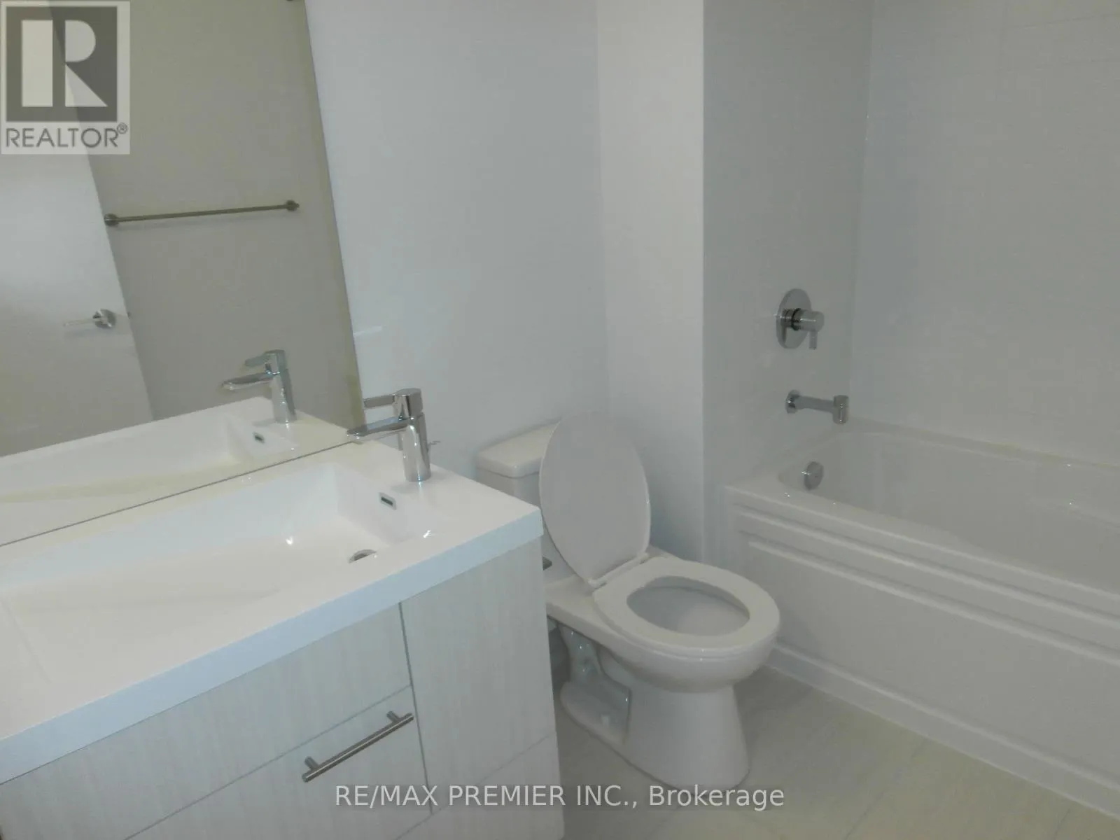 402 - 199 RICHMOND STREET W