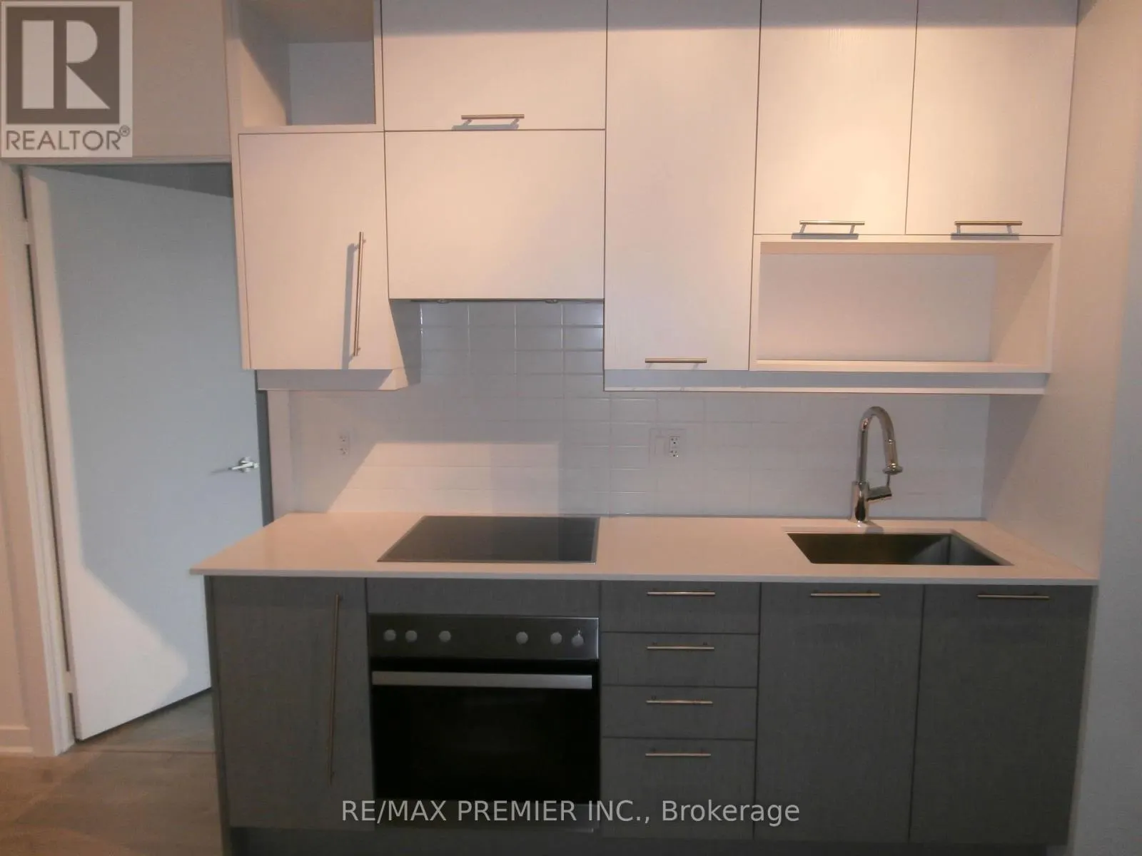 402 - 199 RICHMOND STREET W