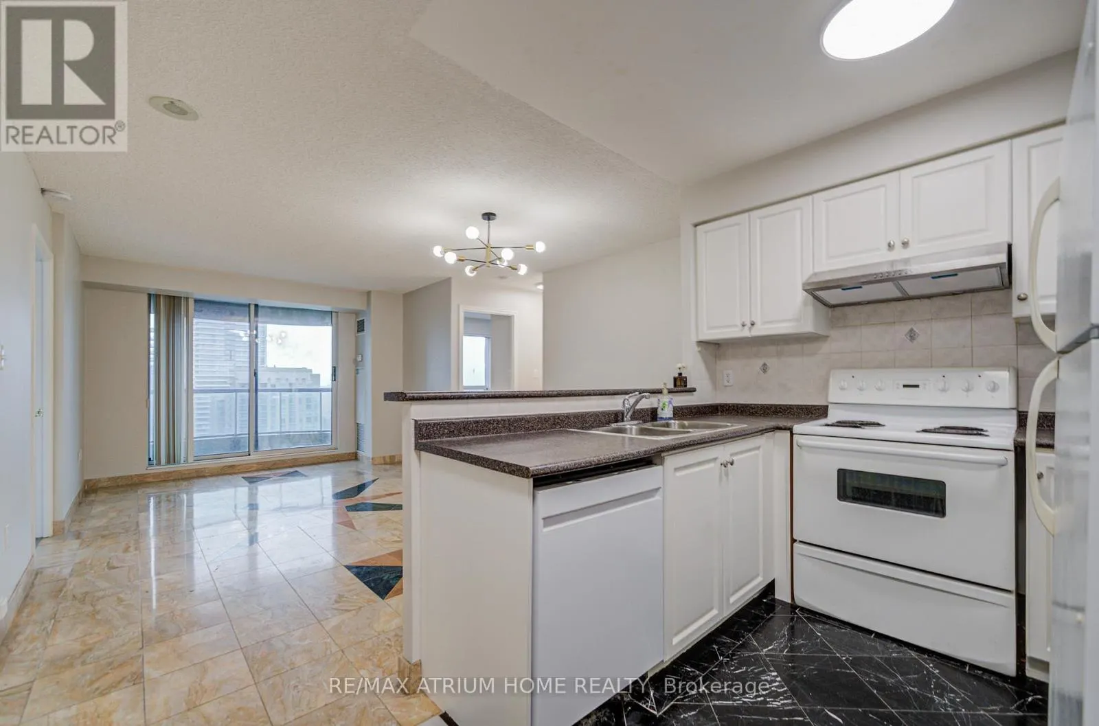 2315 - 7 LORRAINE DRIVE