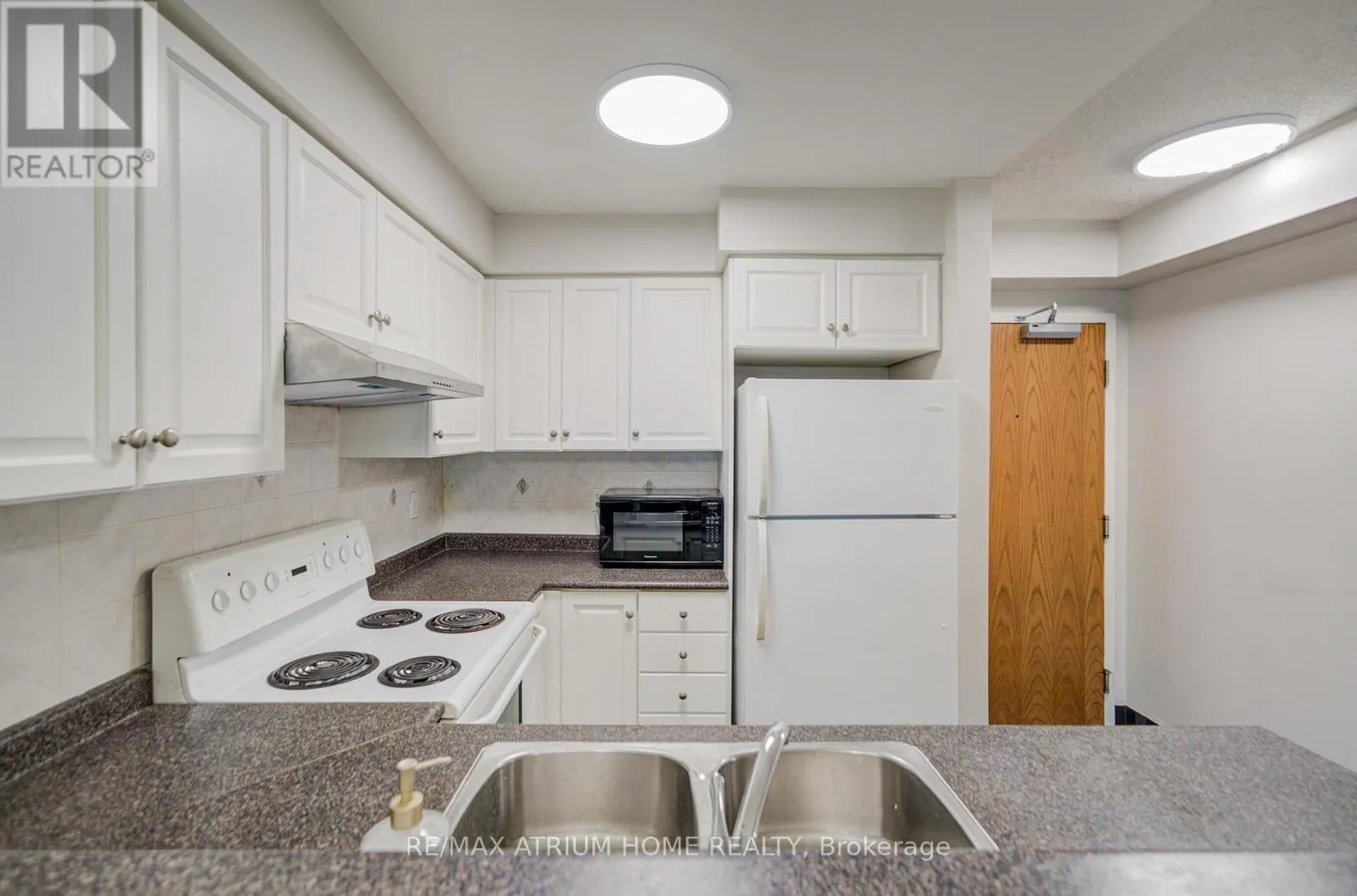 2315 - 7 LORRAINE DRIVE