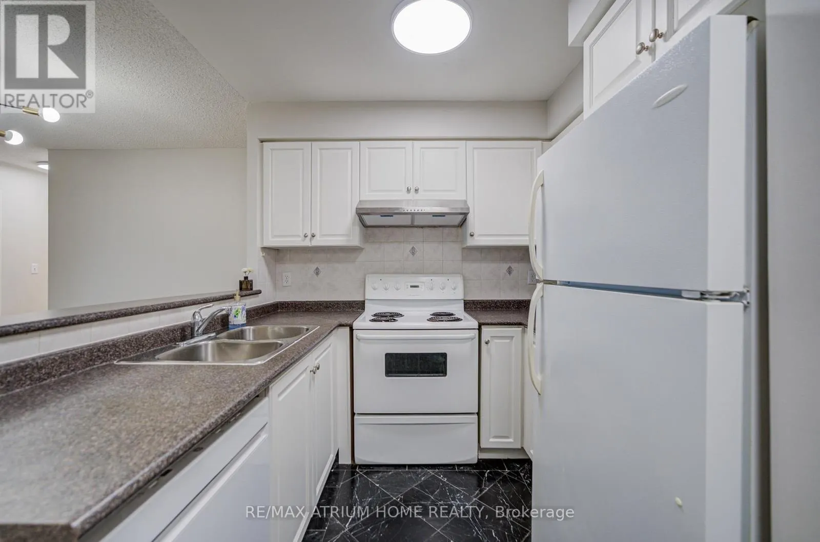 2315 - 7 LORRAINE DRIVE