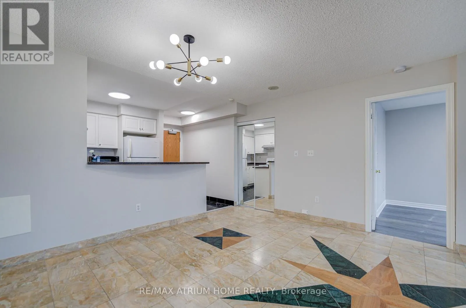 2315 - 7 LORRAINE DRIVE