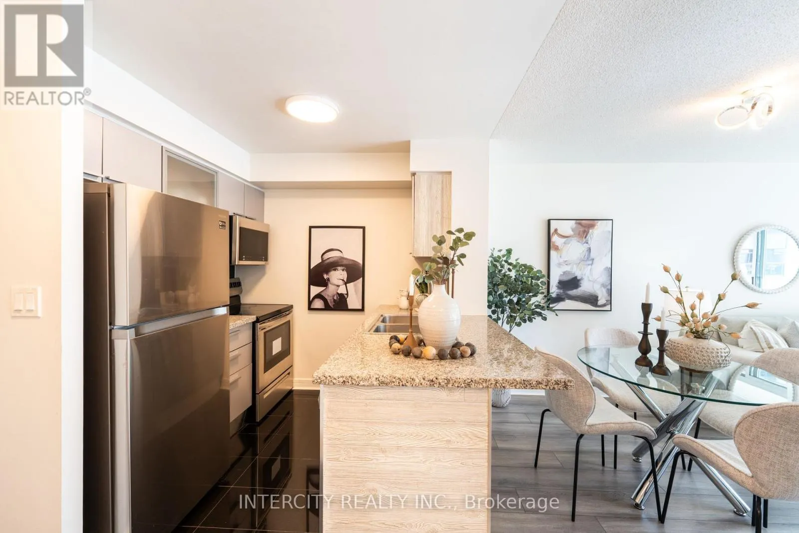 1706 - 16 HARRISON GARDEN BOULEVARD