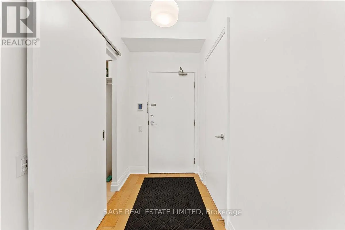 711 - 20 SCRIVENER SQUARE