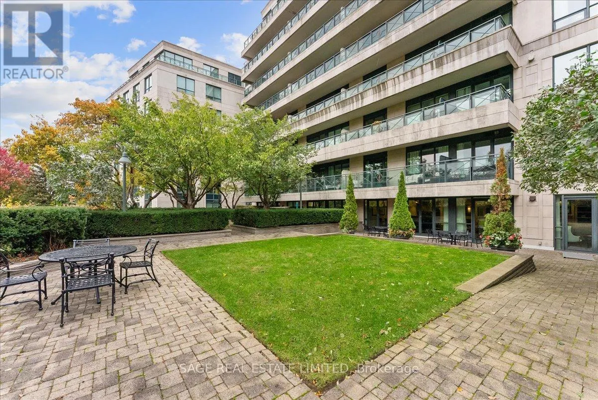 711 - 20 SCRIVENER SQUARE