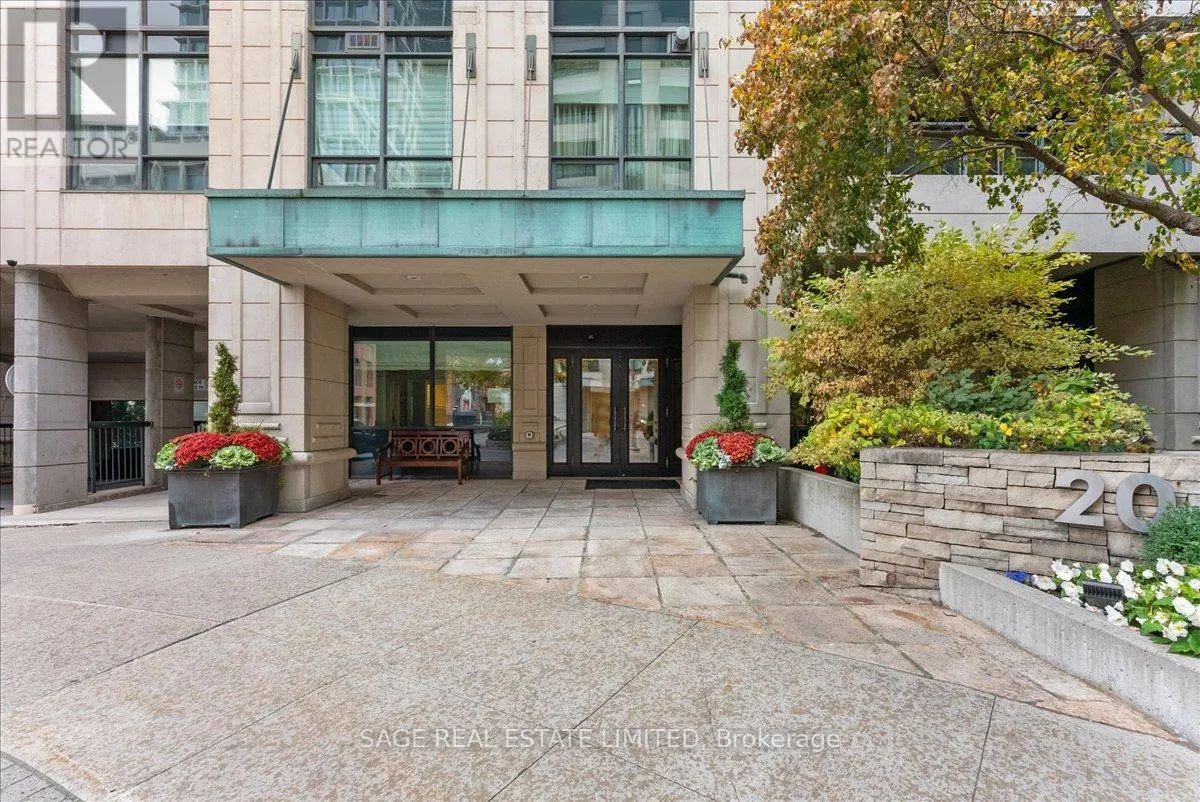 711 - 20 SCRIVENER SQUARE