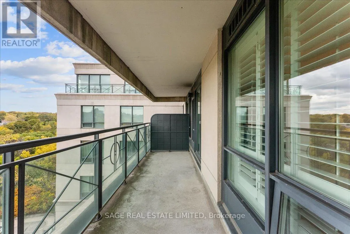 711 - 20 SCRIVENER SQUARE