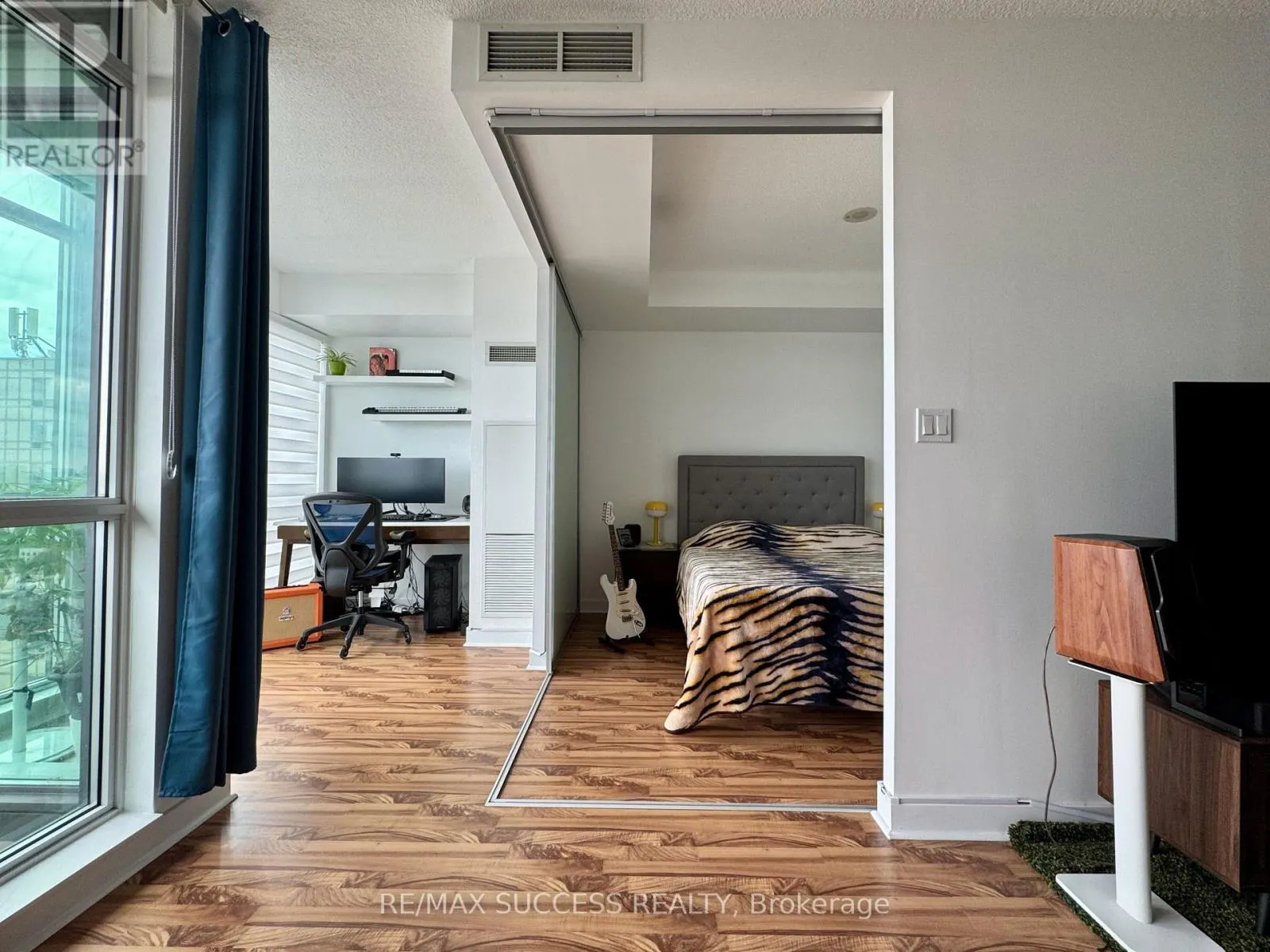 1605 - 1171 QUEEN STREET W