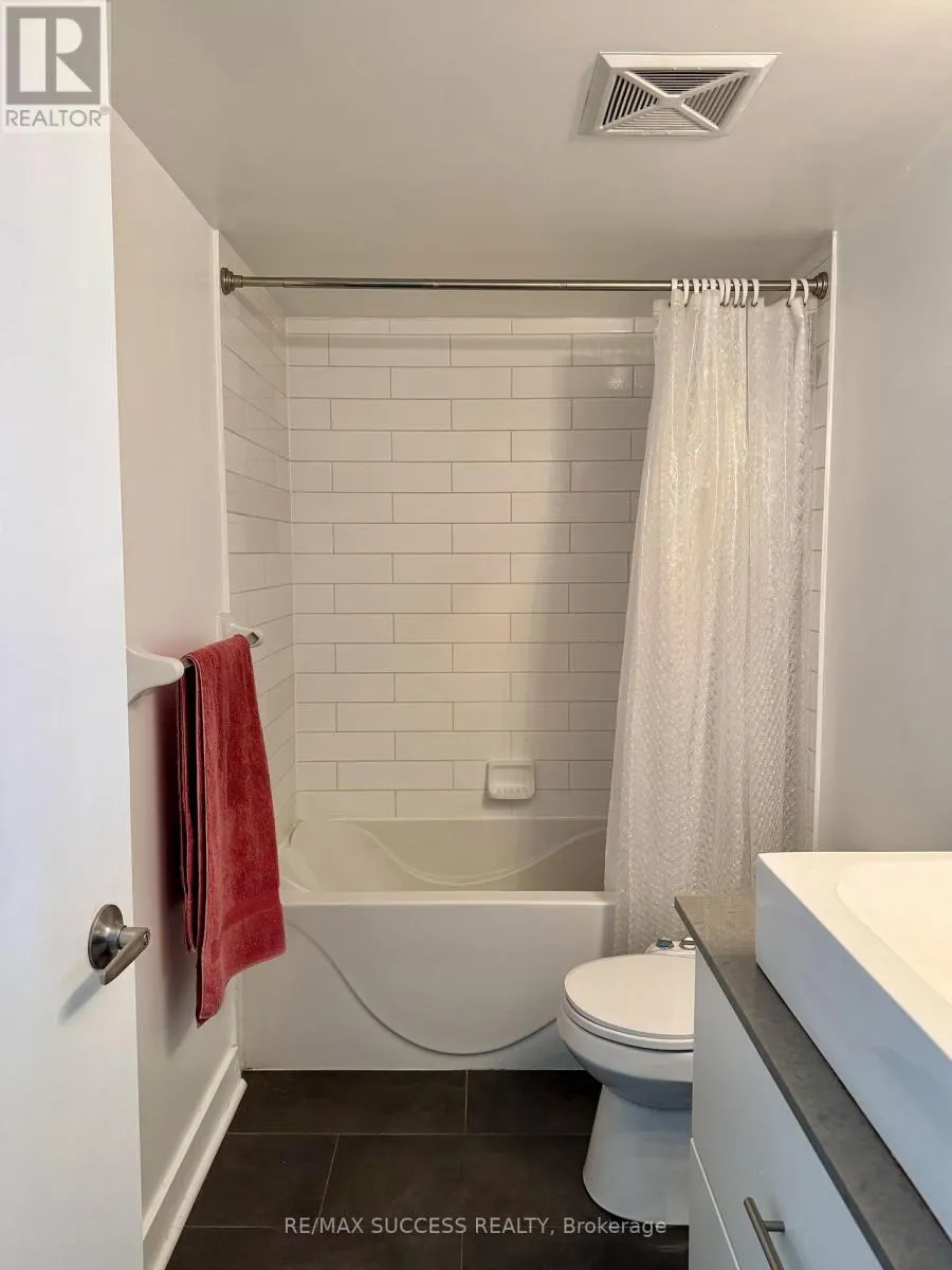1605 - 1171 QUEEN STREET W