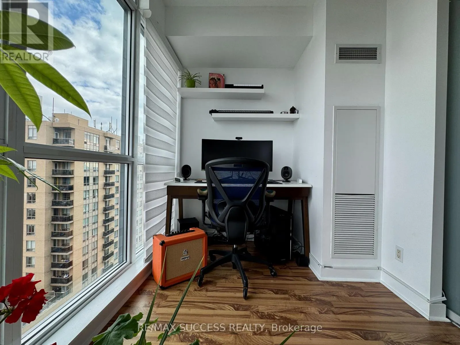 1605 - 1171 QUEEN STREET W