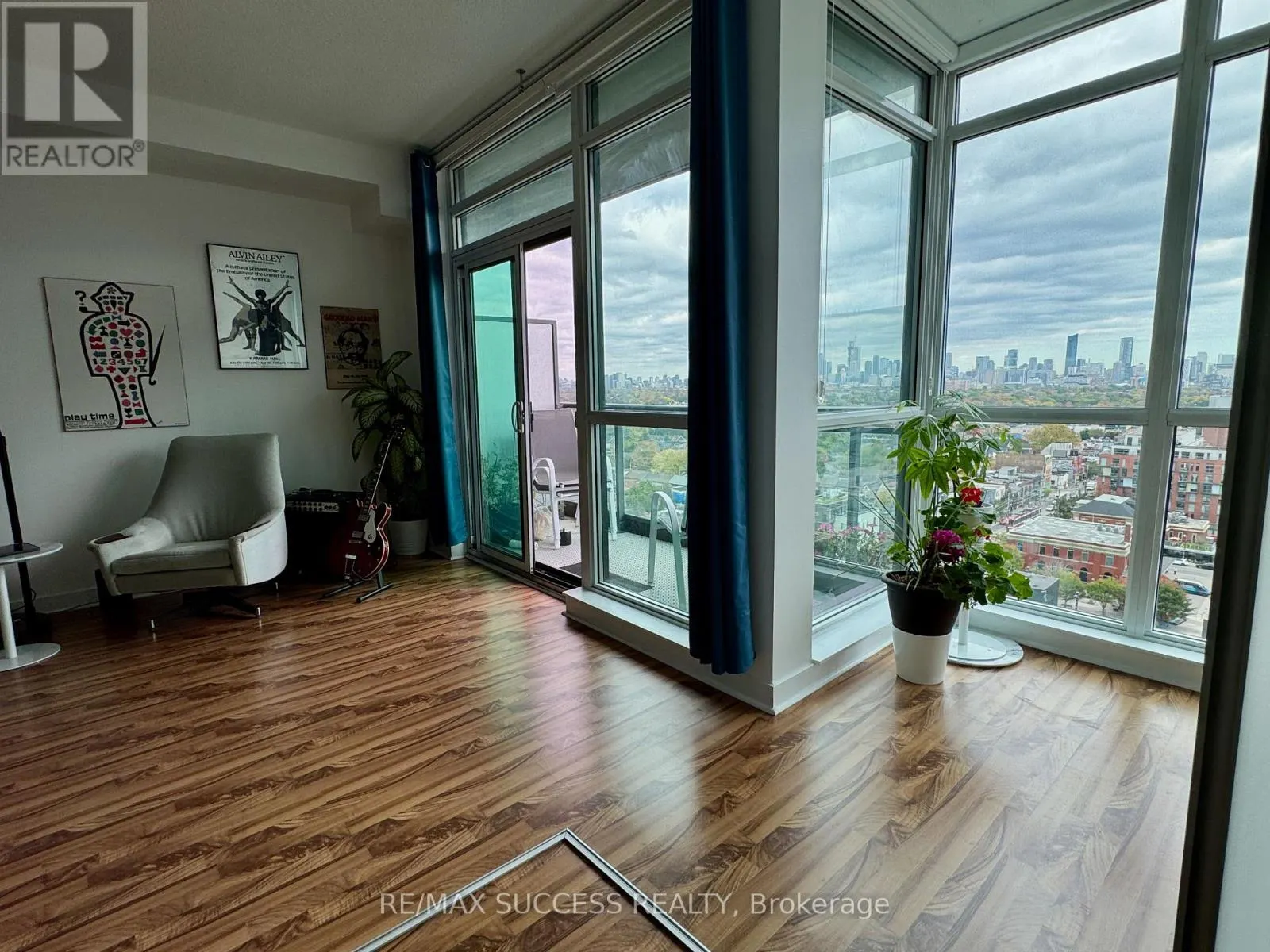 1605 - 1171 QUEEN STREET W