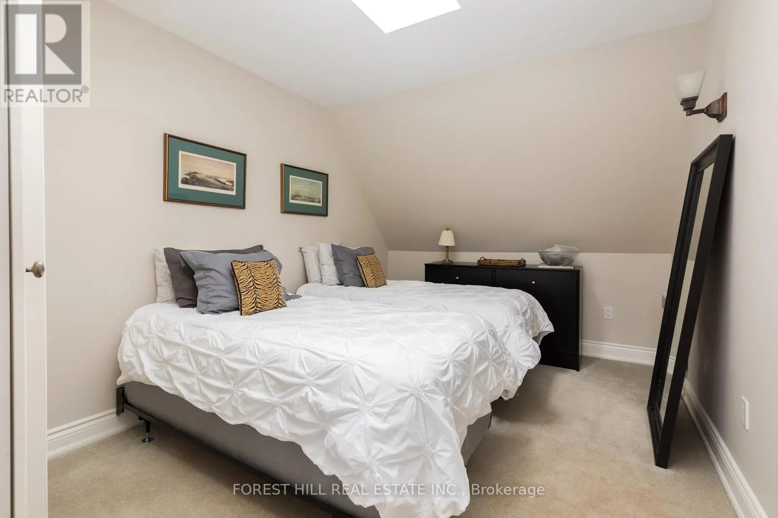 UNIT 5 - 105 BALMORAL AVENUE