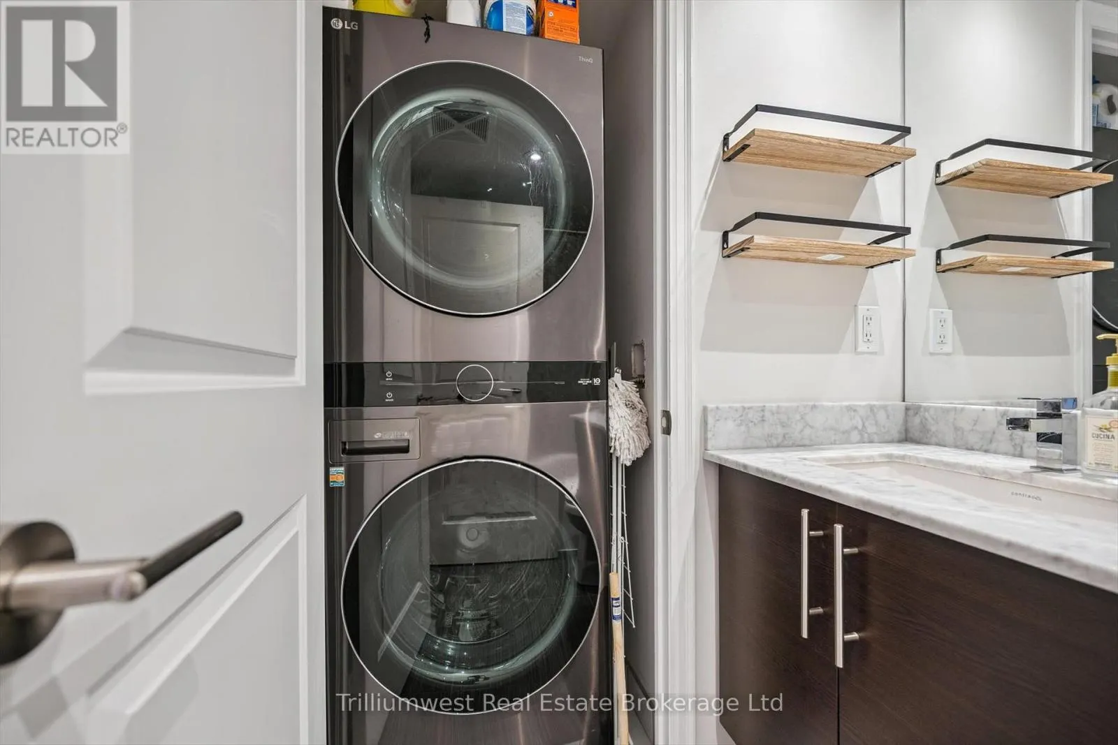1712 - 85 EAST LIBERTY STREET E, #1712