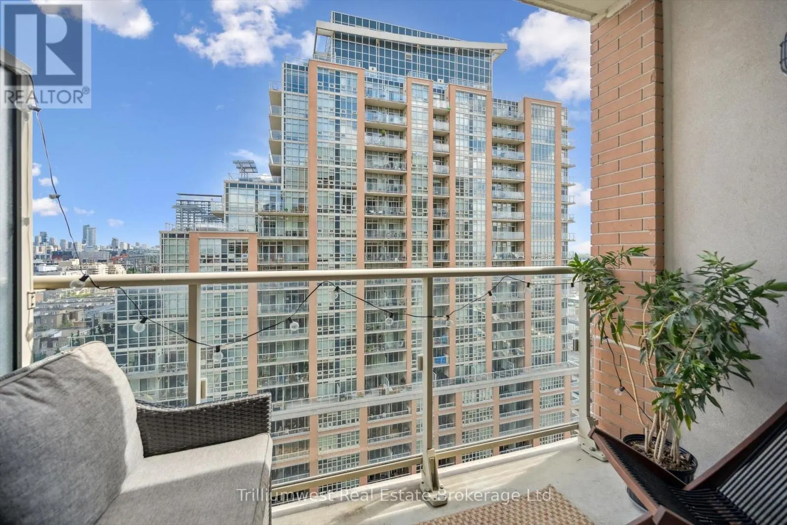 1712 - 85 EAST LIBERTY STREET E, #1712