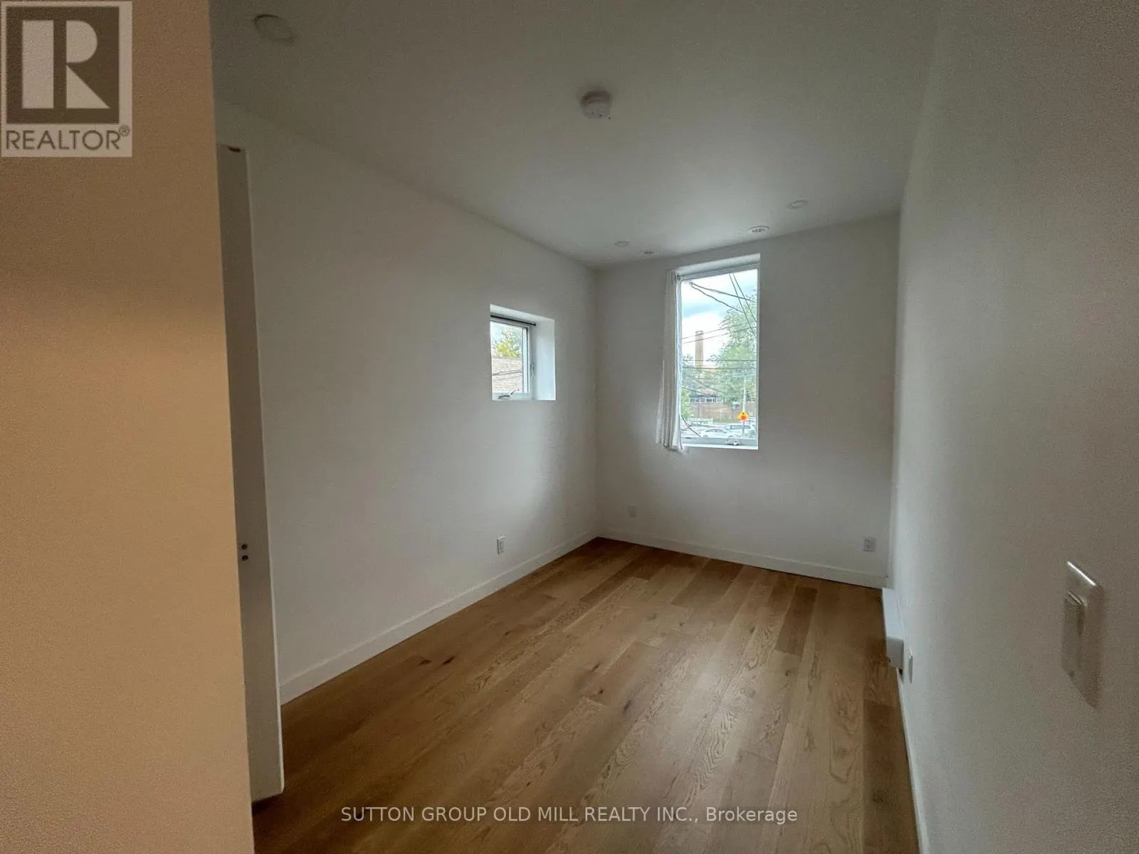 A - 61 OSSINGTON AVENUE