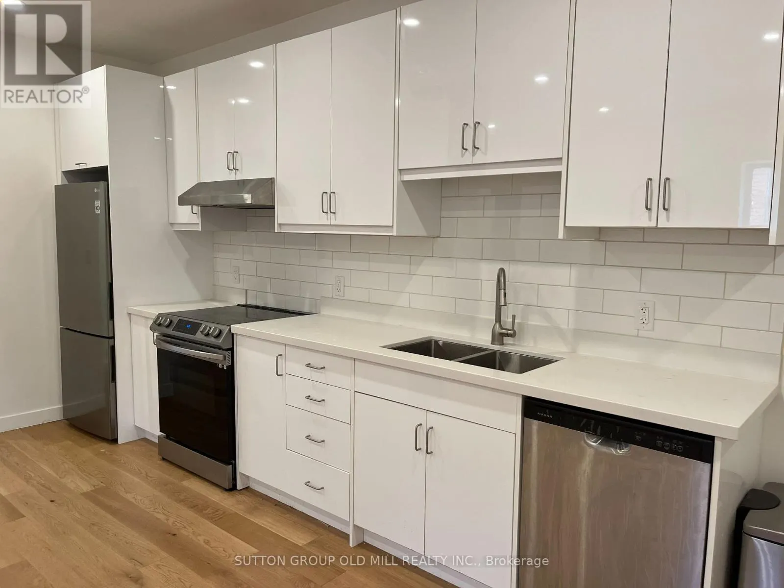 A - 61 OSSINGTON AVENUE