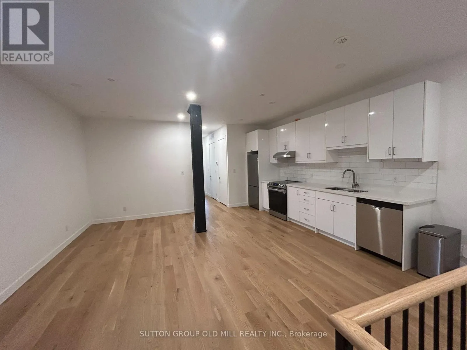A - 61 OSSINGTON AVENUE
