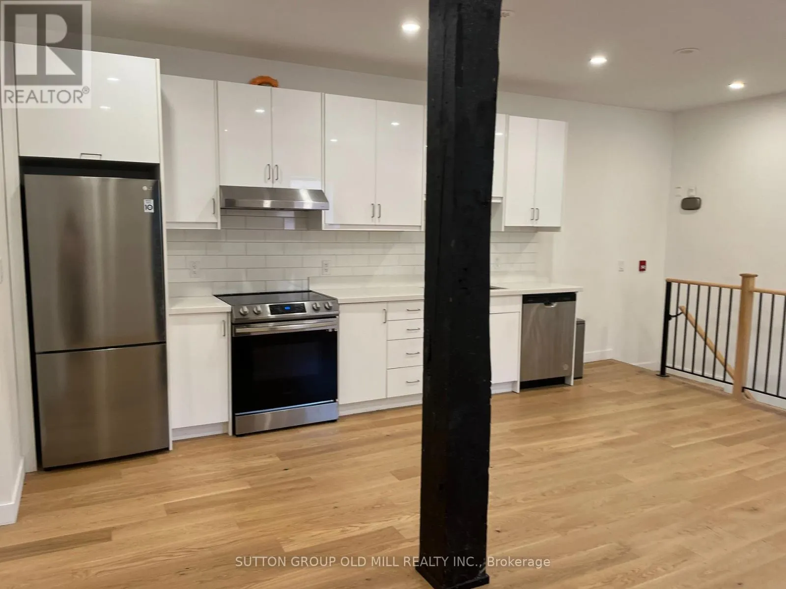 A - 61 OSSINGTON AVENUE