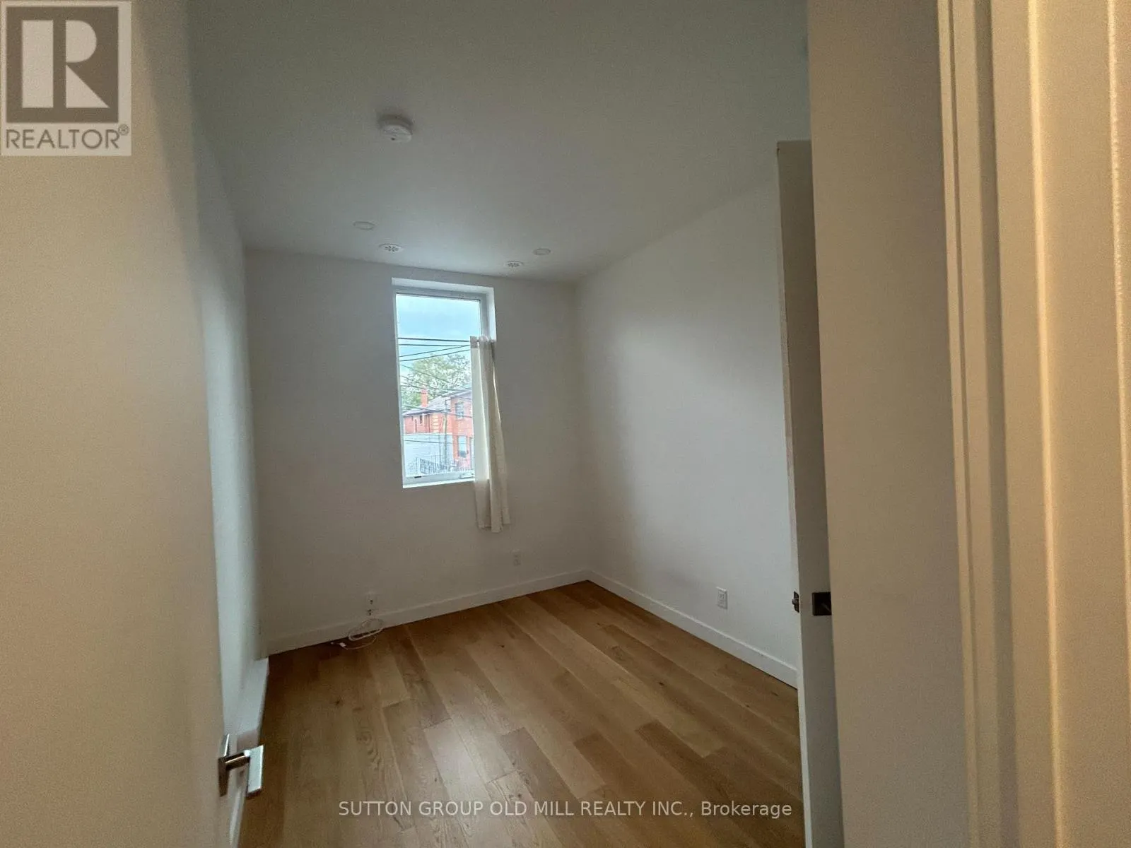 A - 61 OSSINGTON AVENUE