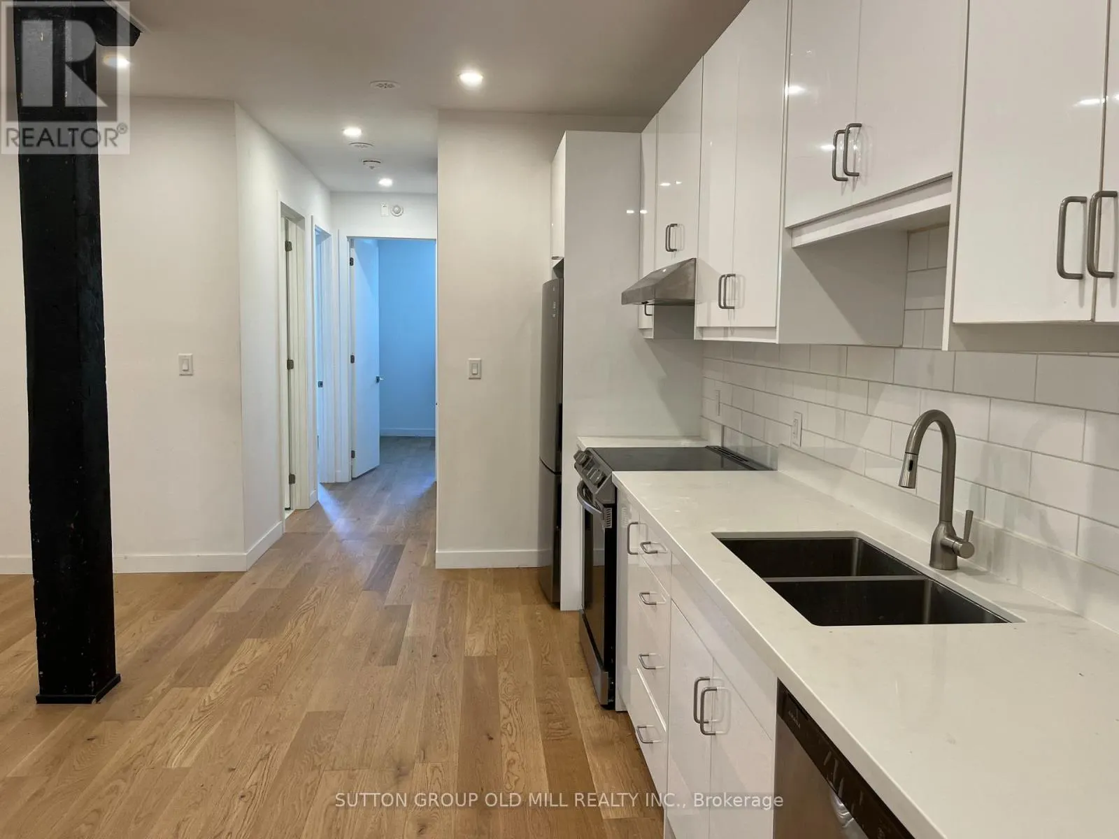 A - 61 OSSINGTON AVENUE