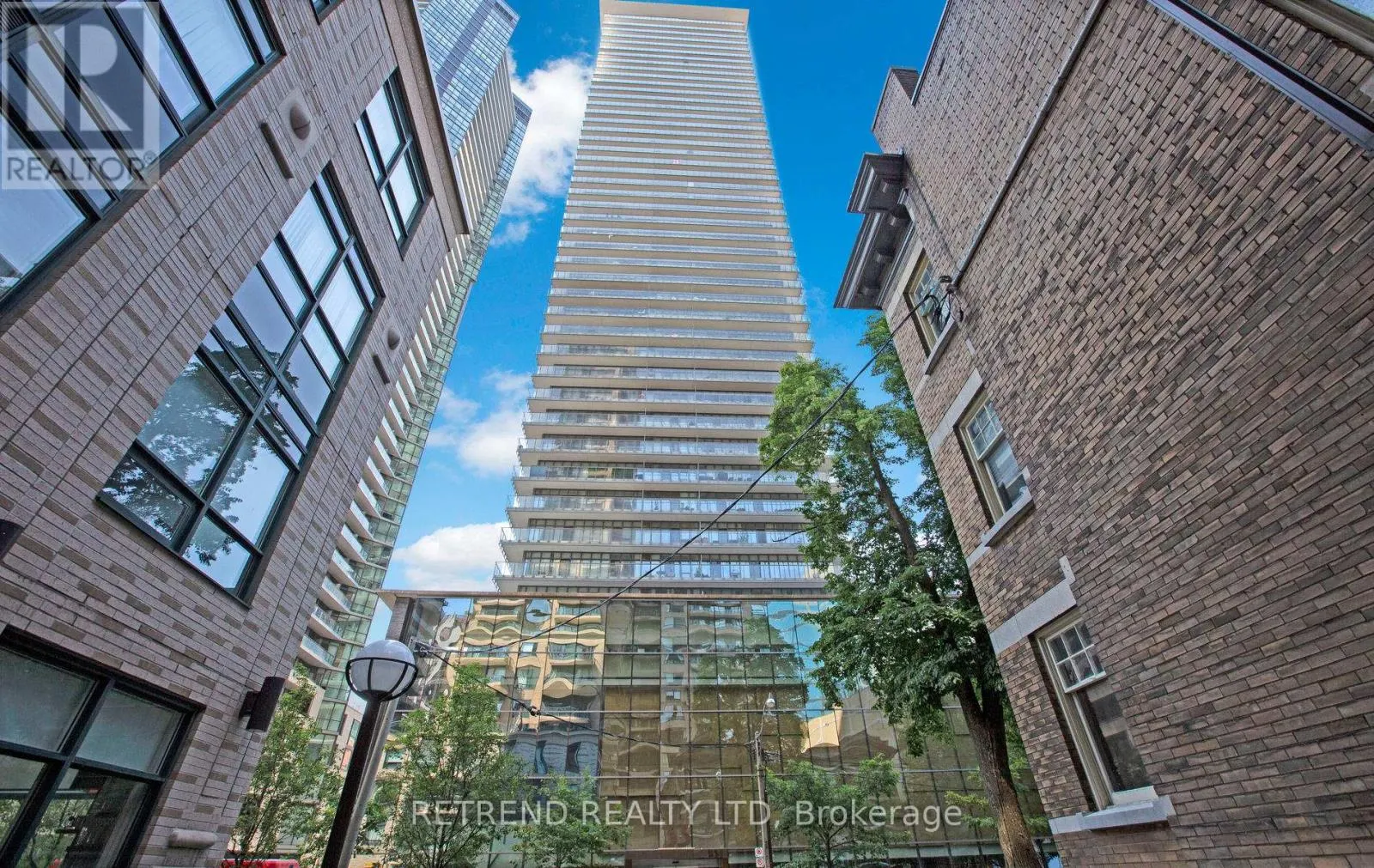 1010 - 33 CHARLES STREET E