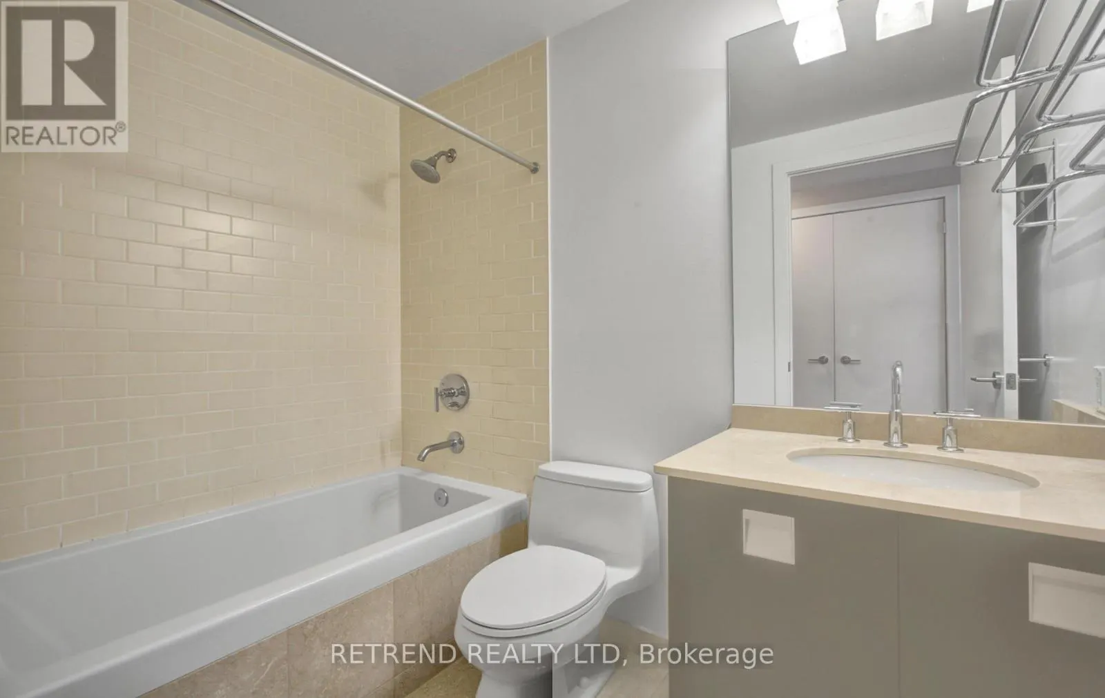 1010 - 33 CHARLES STREET E