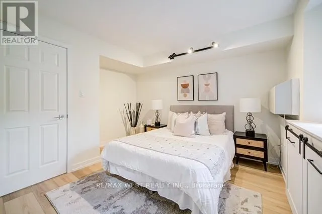 #12 B - 801 KING STREET W