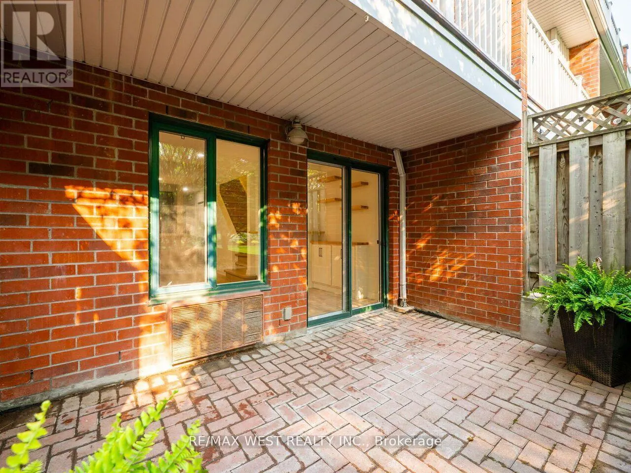#12 B - 801 KING STREET W