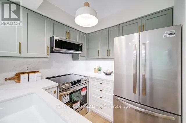 #12 B - 801 KING STREET W