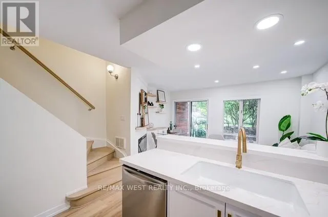 #12 B - 801 KING STREET W
