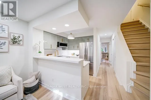 #12 B - 801 KING STREET W