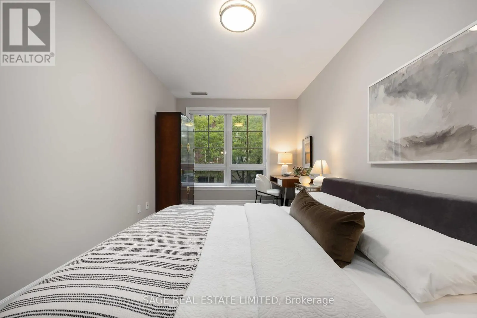 212 - 20 BURKEBROOK PLACE