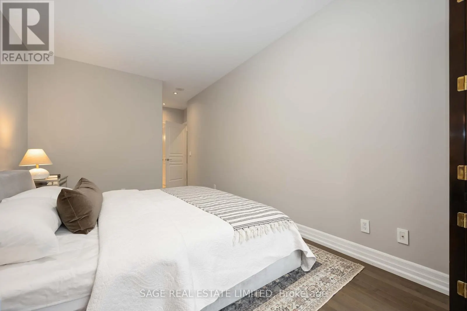 212 - 20 BURKEBROOK PLACE