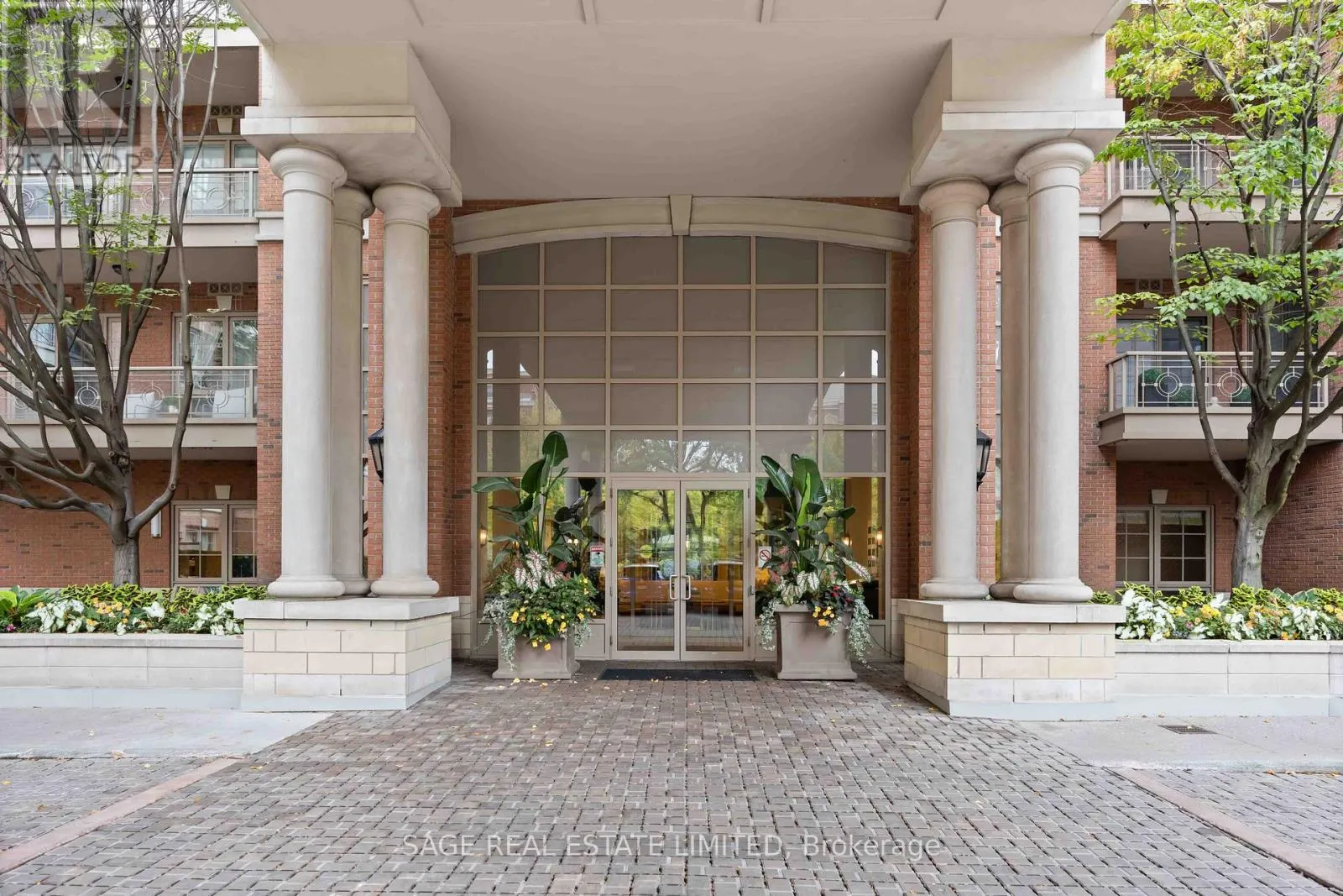 212 - 20 BURKEBROOK PLACE