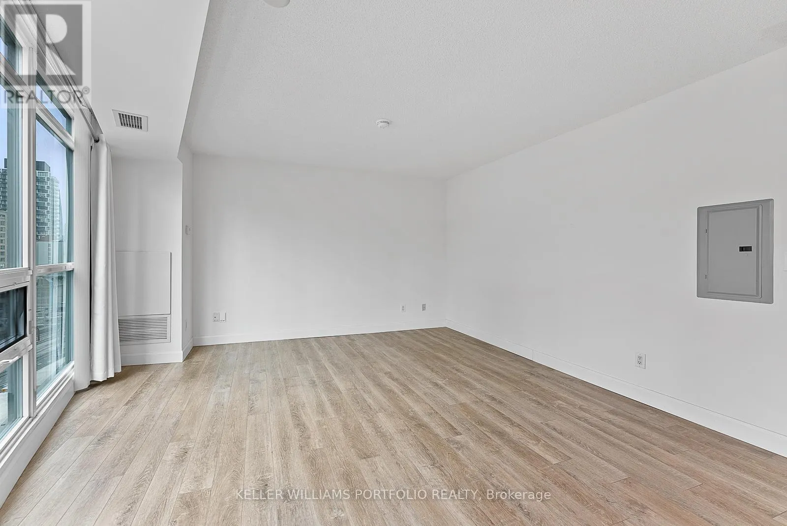 1104 - 18 YONGE STREET