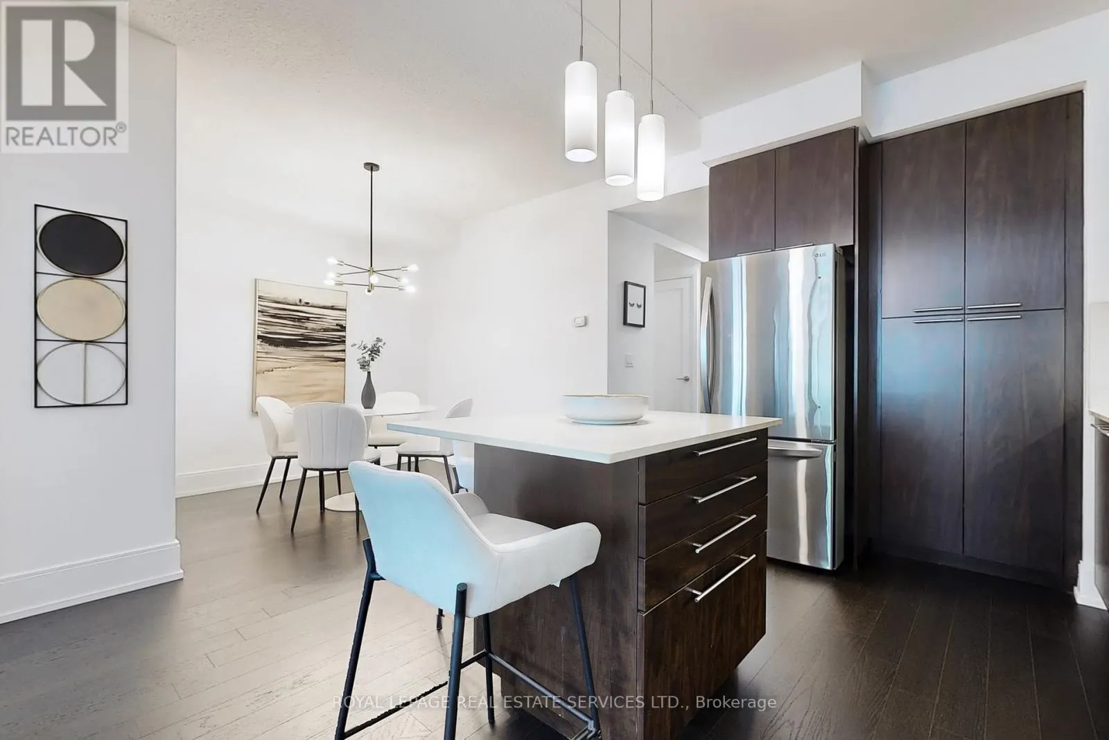 1806 - 25 BROADWAY AVENUE