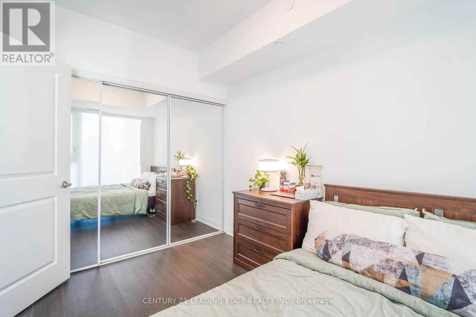712 - 543 RICHMOND STREET W