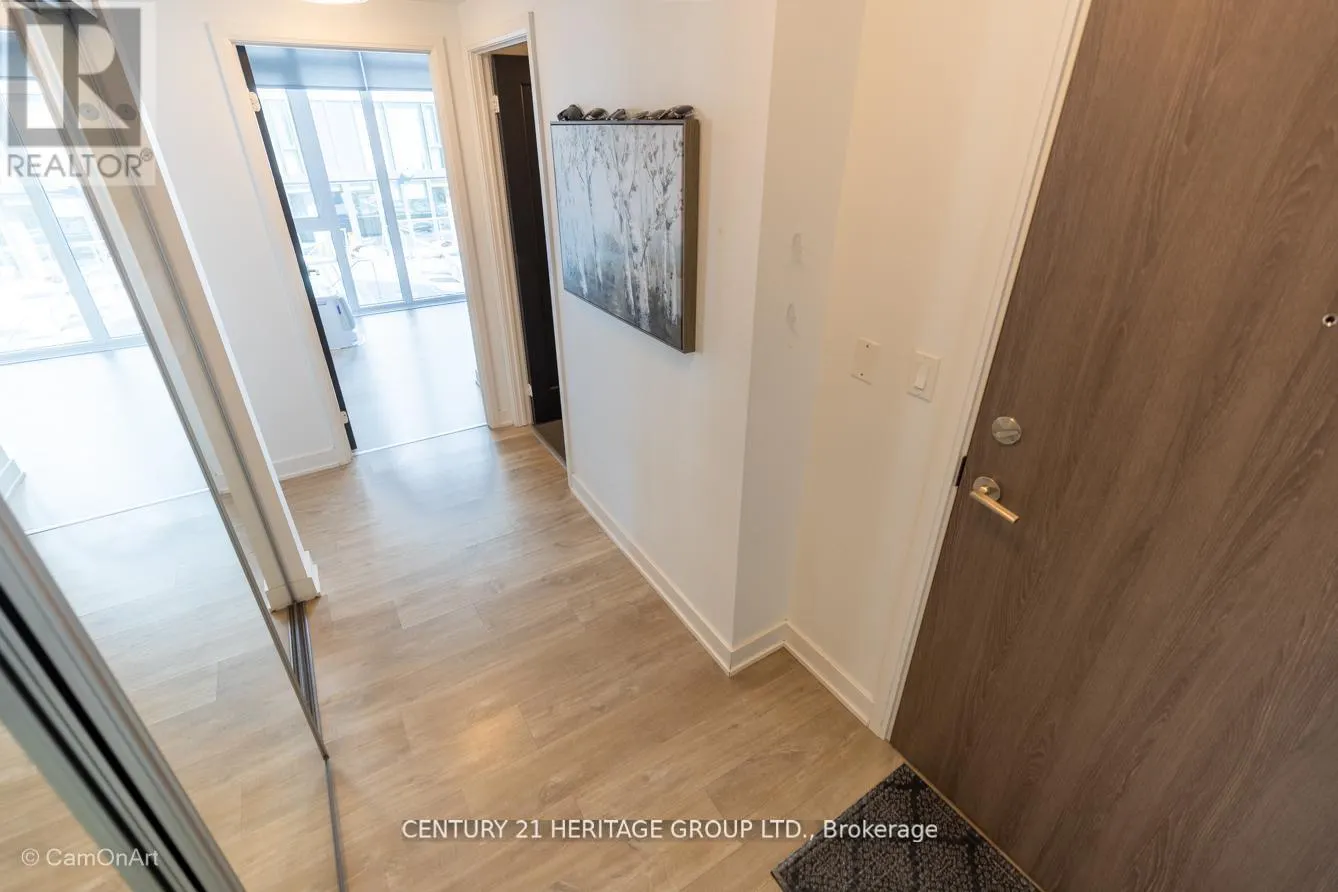 1001 - 27 BATHURST STREET