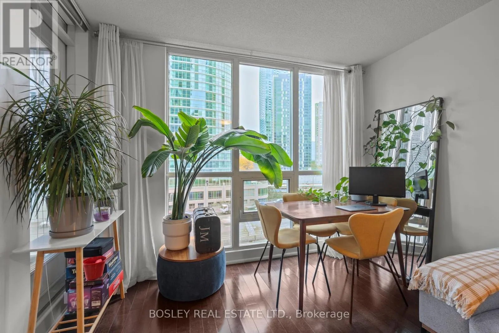 804 - 16 YONGE STREET