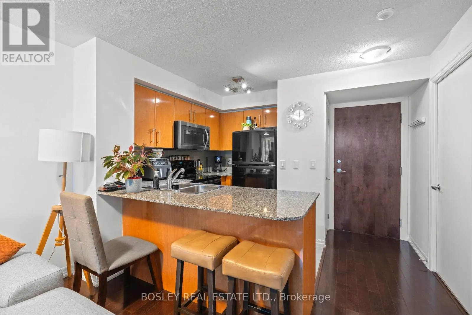 804 - 16 YONGE STREET