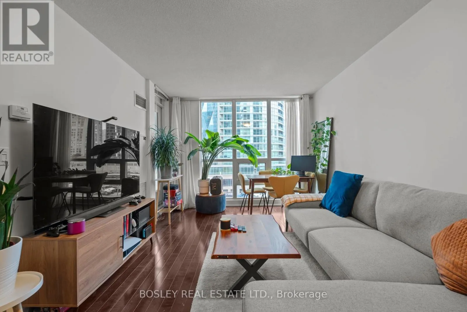 804 - 16 YONGE STREET