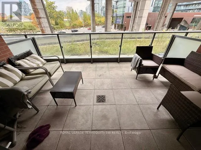 208 - 50 BRUYERES MEWS