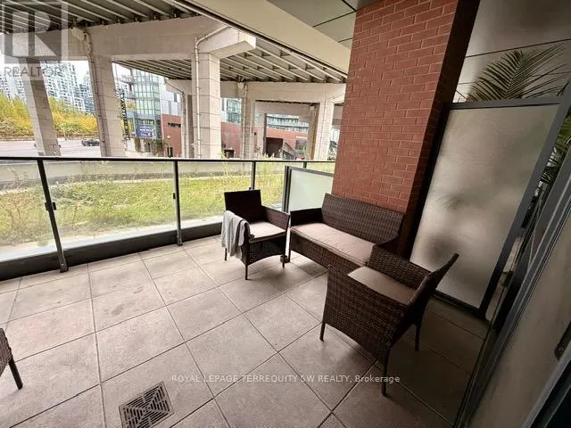 208 - 50 BRUYERES MEWS