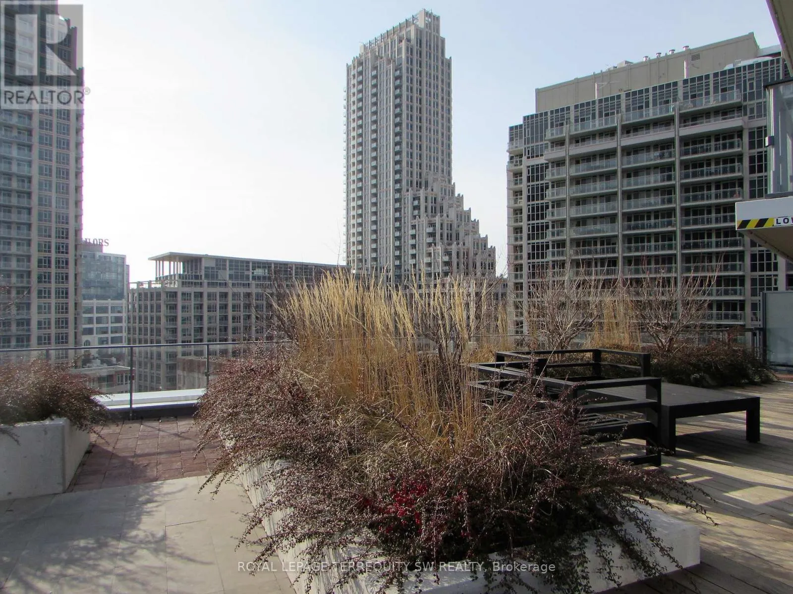 208 - 50 BRUYERES MEWS