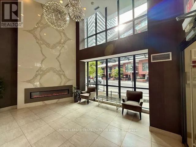 208 - 50 BRUYERES MEWS