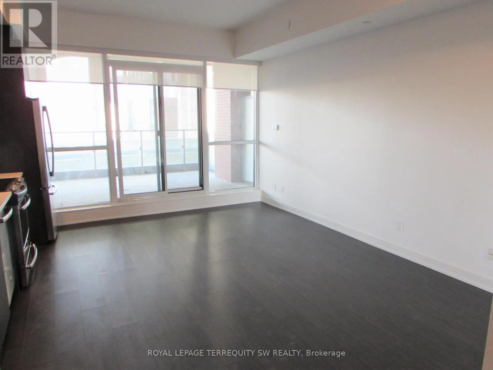 208 - 50 BRUYERES MEWS