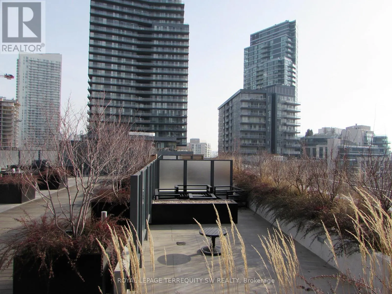 208 - 50 BRUYERES MEWS