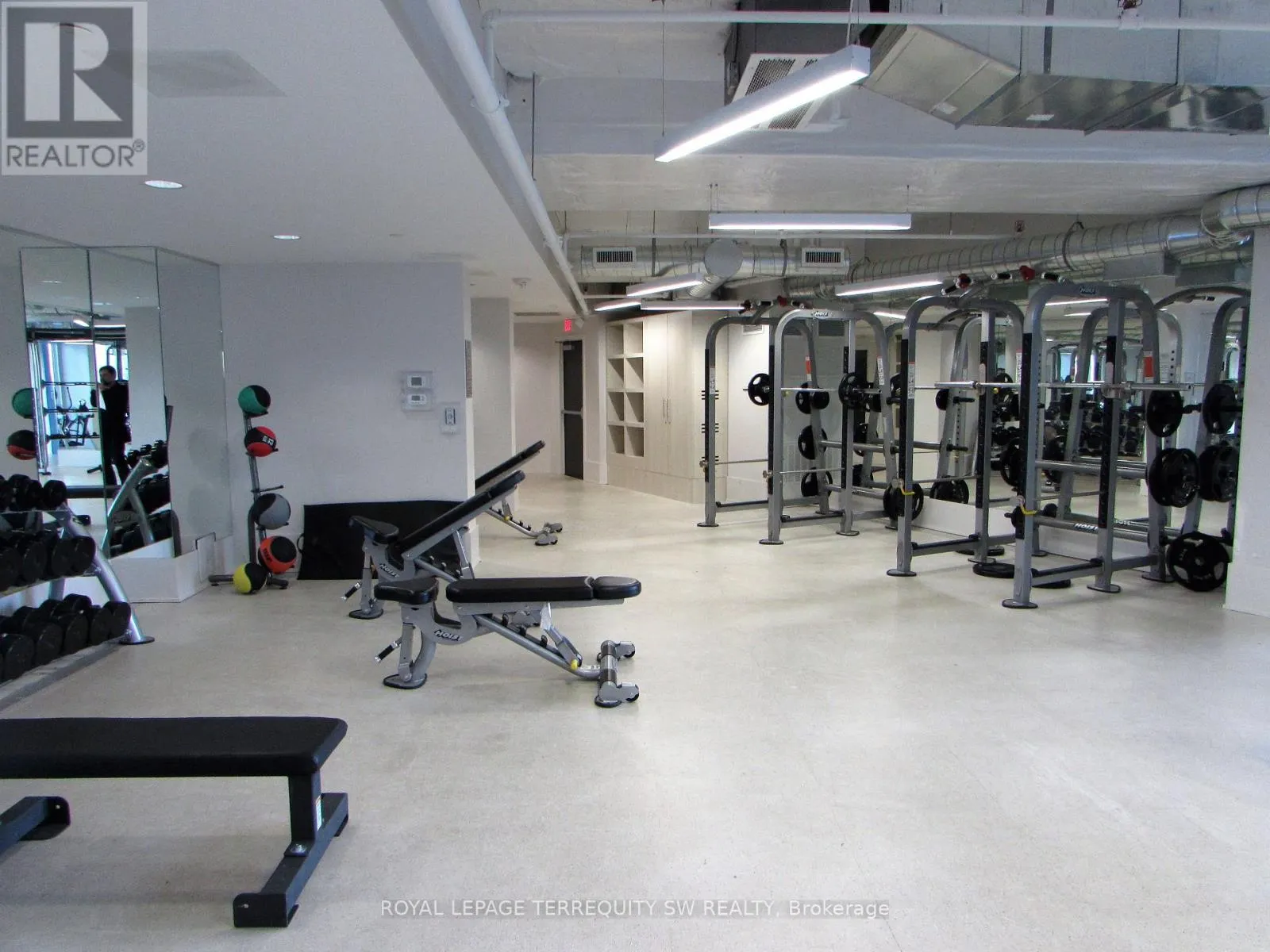 208 - 50 BRUYERES MEWS