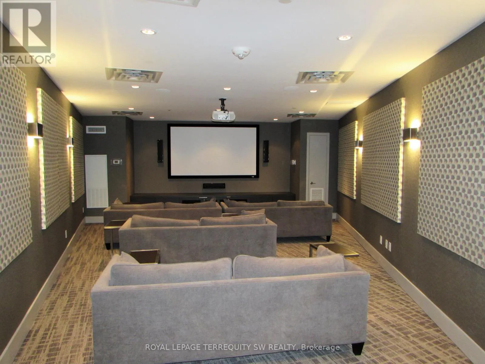 208 - 50 BRUYERES MEWS