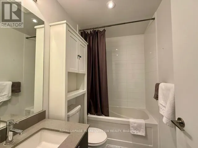 208 - 50 BRUYERES MEWS